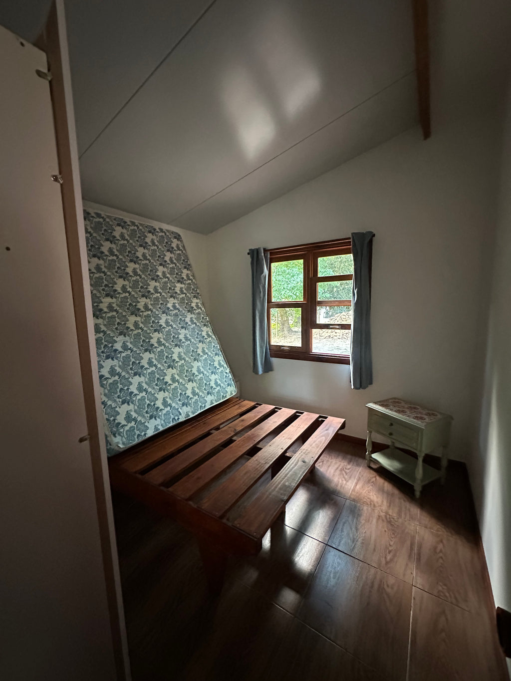 CASA ESTILO CABAÑA EN MARINDIA SUR 1 DORMITORIO