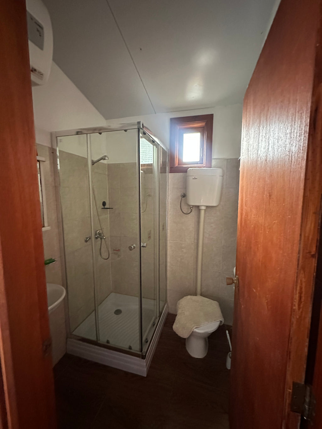 CASA ESTILO CABAÑA EN MARINDIA SUR 1 DORMITORIO