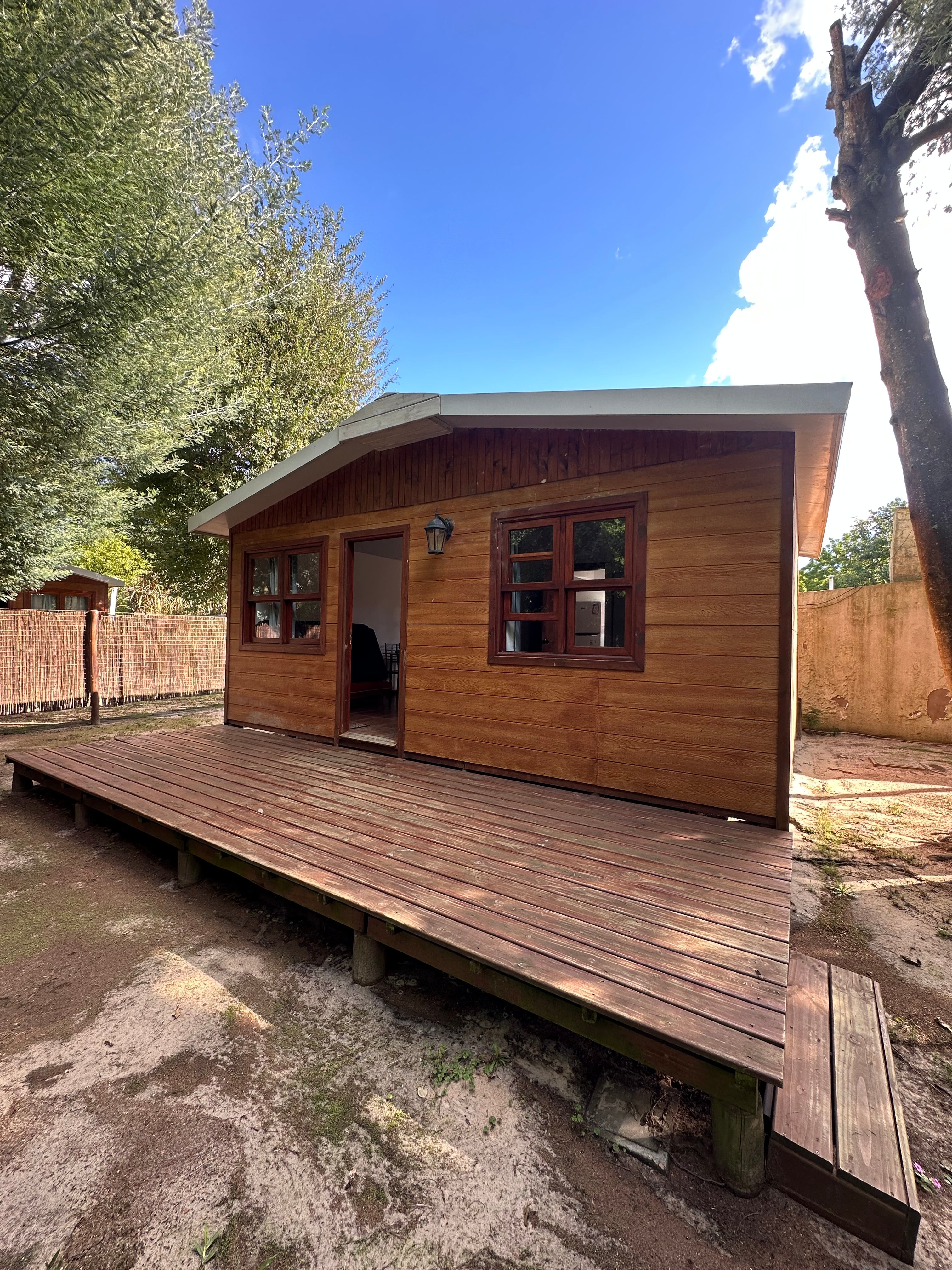 CASA ESTILO CABAÑA EN MARINDIA SUR 1 DORMITORIO