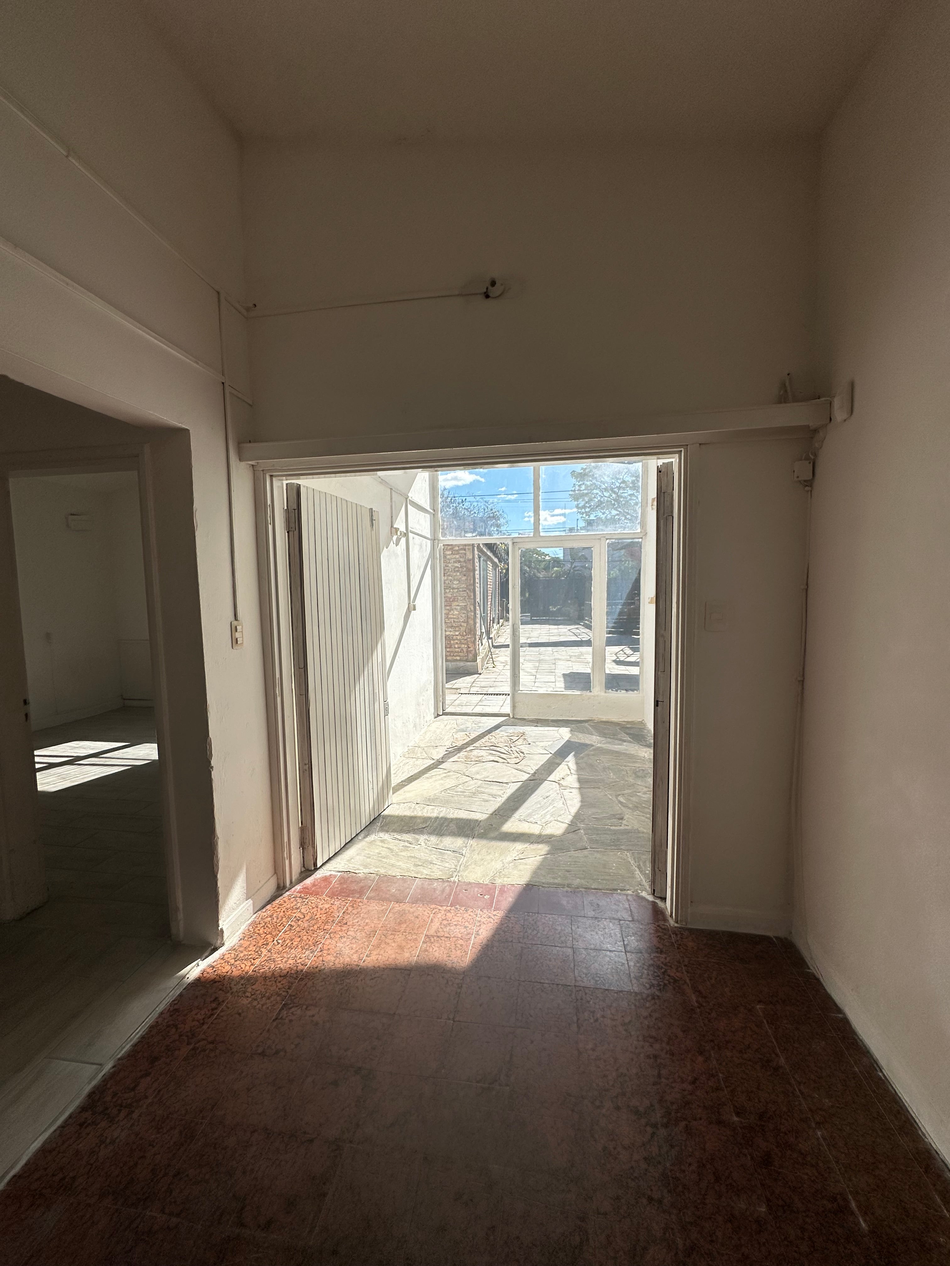 No disponible.ALQUILER DE CASA EN ATLÁNTIDA CON PISCINA