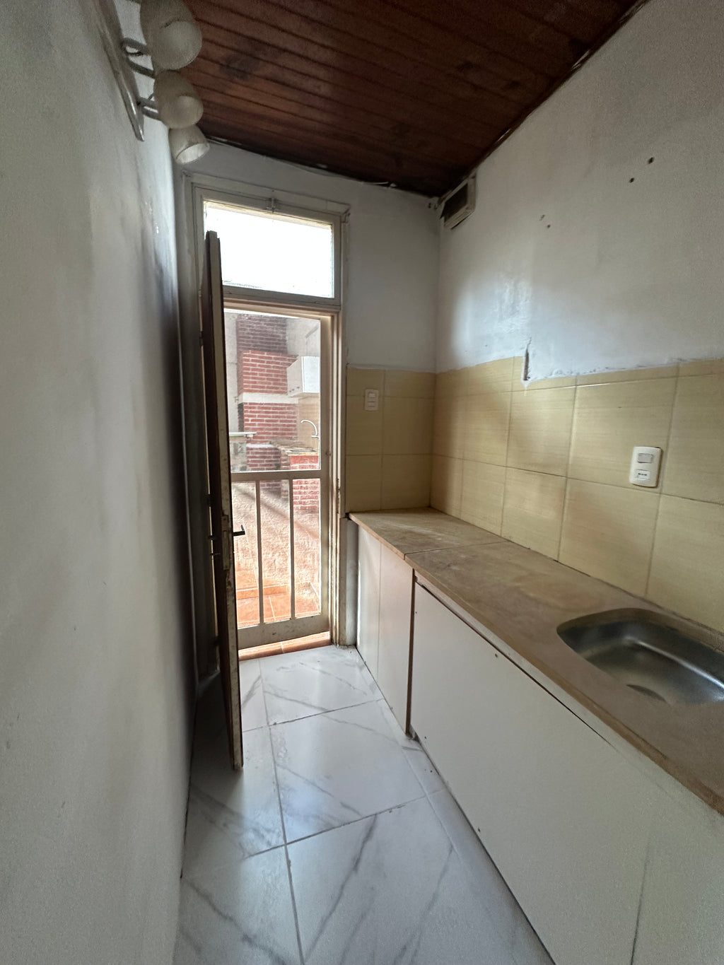 No disponible.ALQUILER DE CASA EN ATLÁNTIDA CON PISCINA