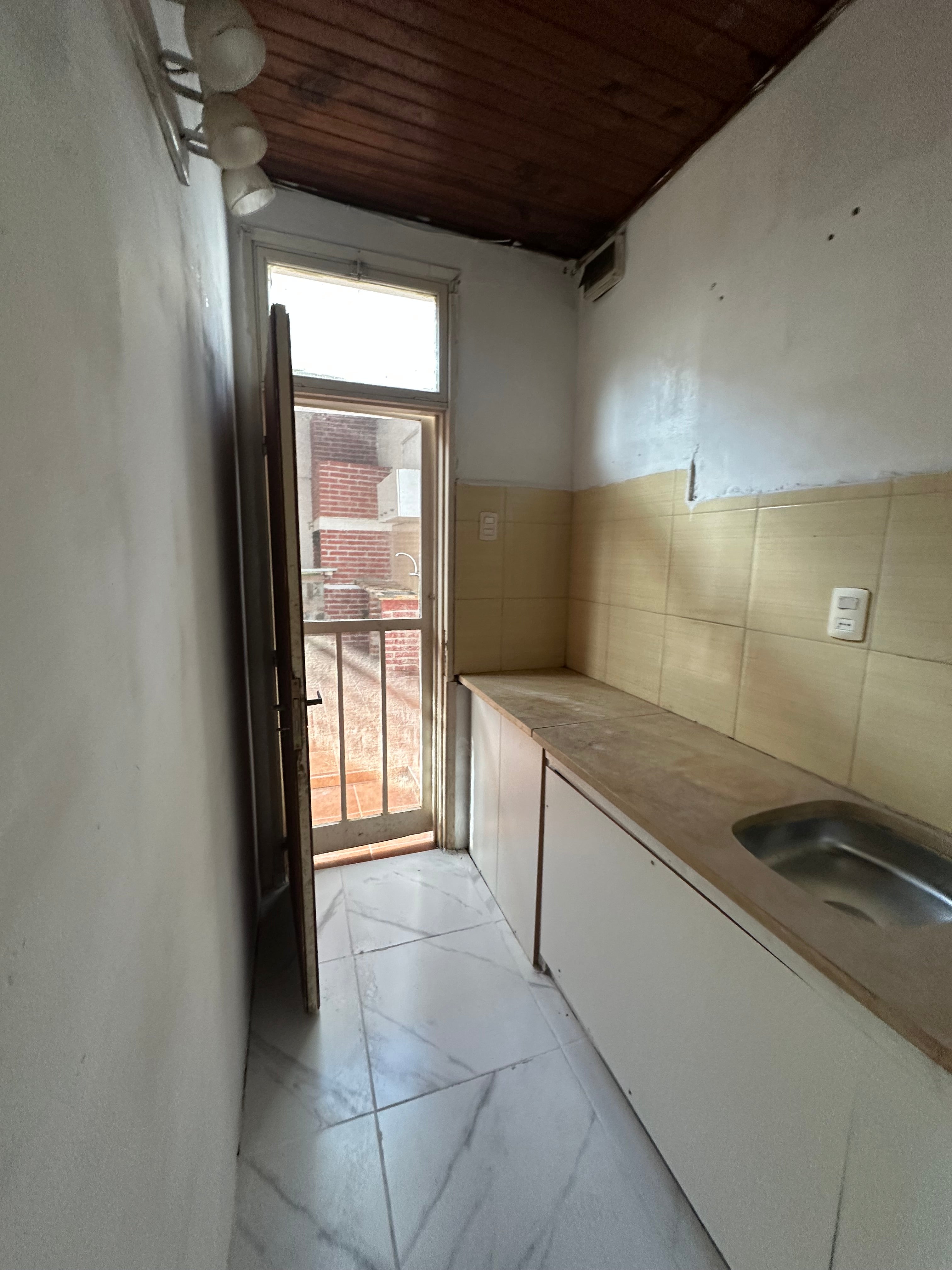 No disponible.ALQUILER DE CASA EN ATLÁNTIDA CON PISCINA